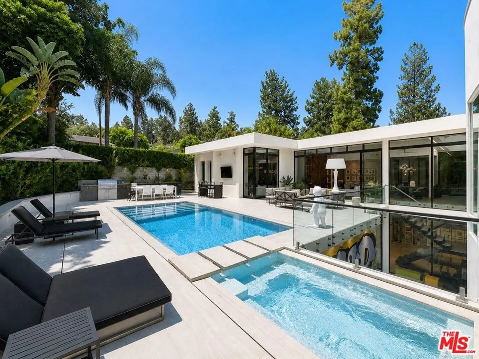 1049 Loma Vista Drive Beverly Hills, CA 90210