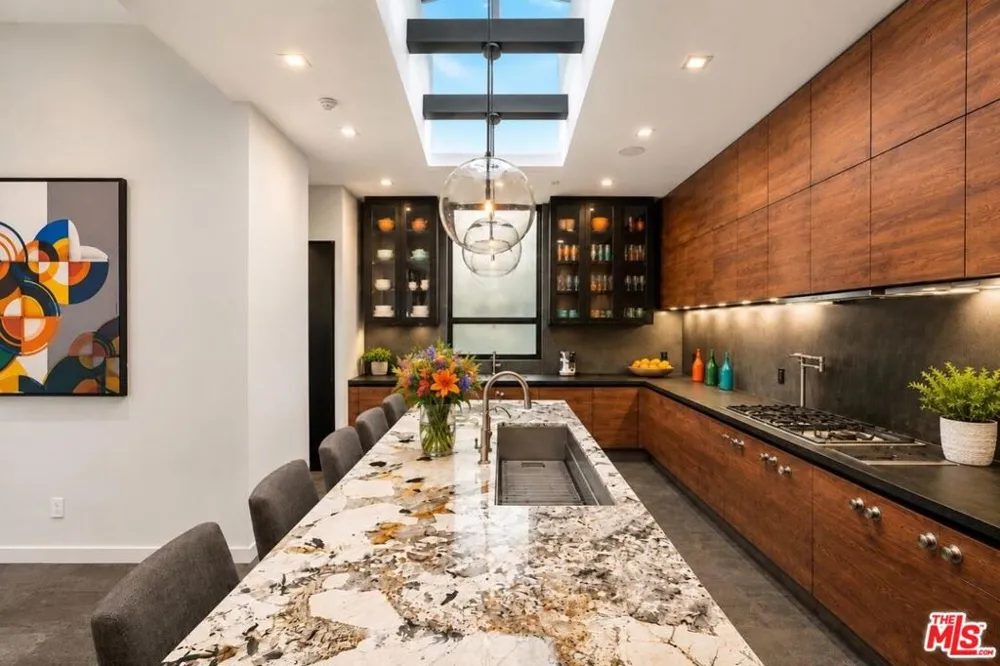 1049 Loma Vista Drive Beverly Hills, CA 90210