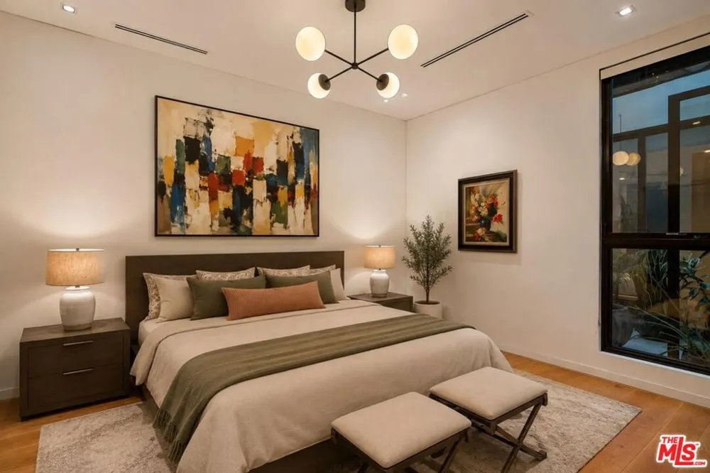 1049 Loma Vista Drive Beverly Hills, CA 90210