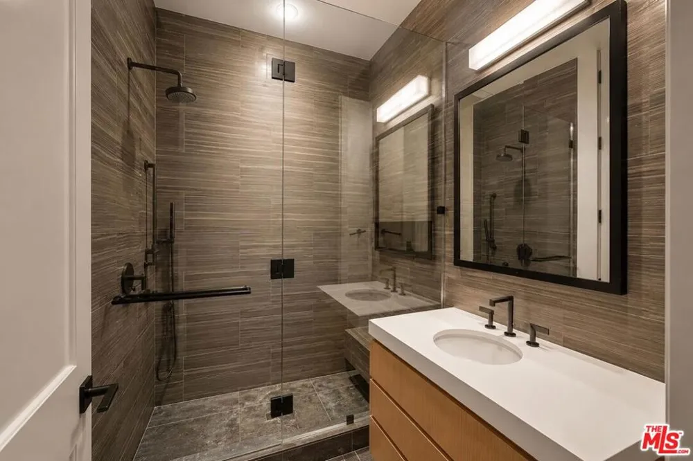 1049 Loma Vista Drive Beverly Hills, CA 90210