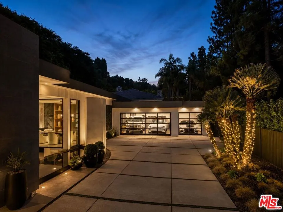 1049 Loma Vista Drive Beverly Hills, CA 90210