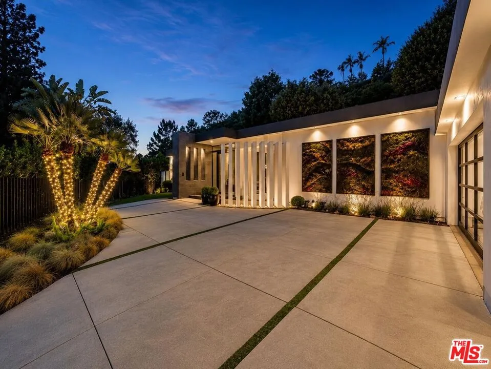 1049 Loma Vista Drive Beverly Hills, CA 90210