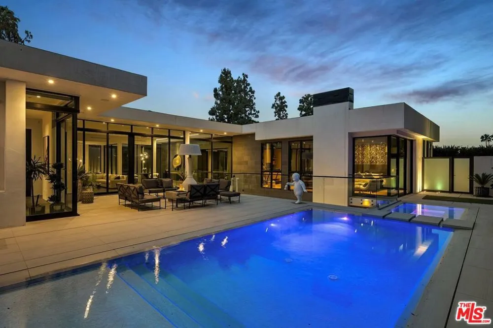 1049 Loma Vista Drive Beverly Hills, CA 90210