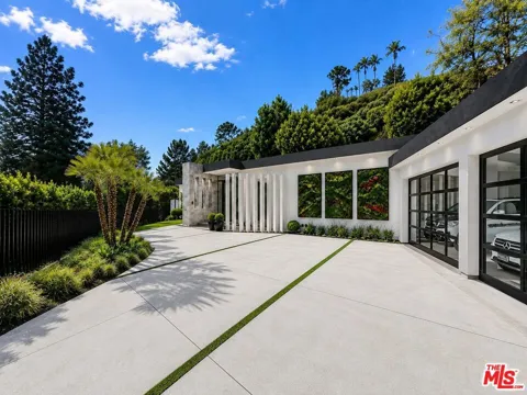 1049 Loma Vista Drive