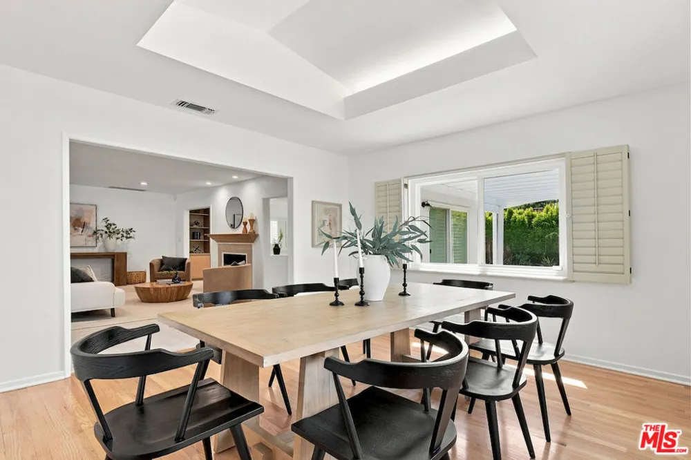 5071 Gaynor Avenue Encino, CA 91436