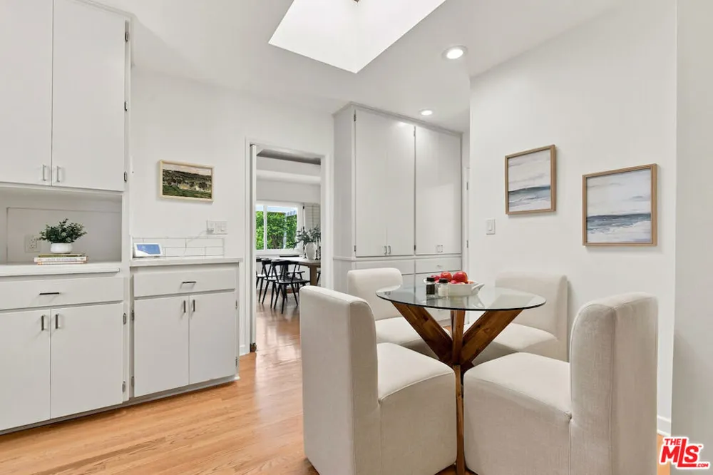 5071 Gaynor Avenue Encino, CA 91436