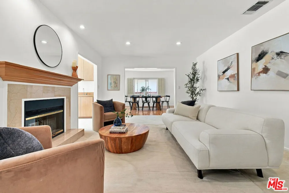 5071 Gaynor Avenue Encino, CA 91436