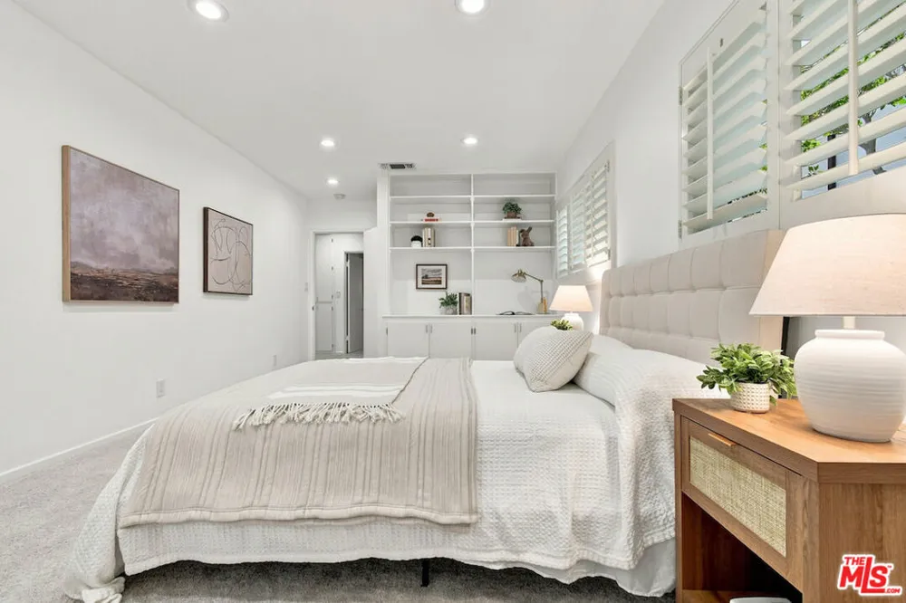 5071 Gaynor Avenue Encino, CA 91436
