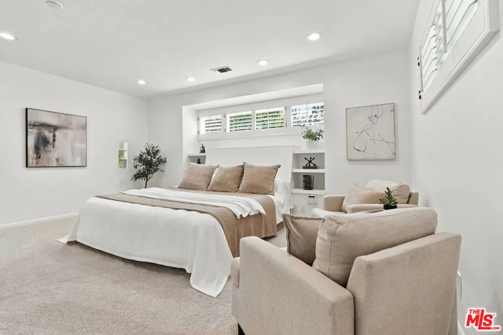 5071 Gaynor Avenue Encino, CA 91436
