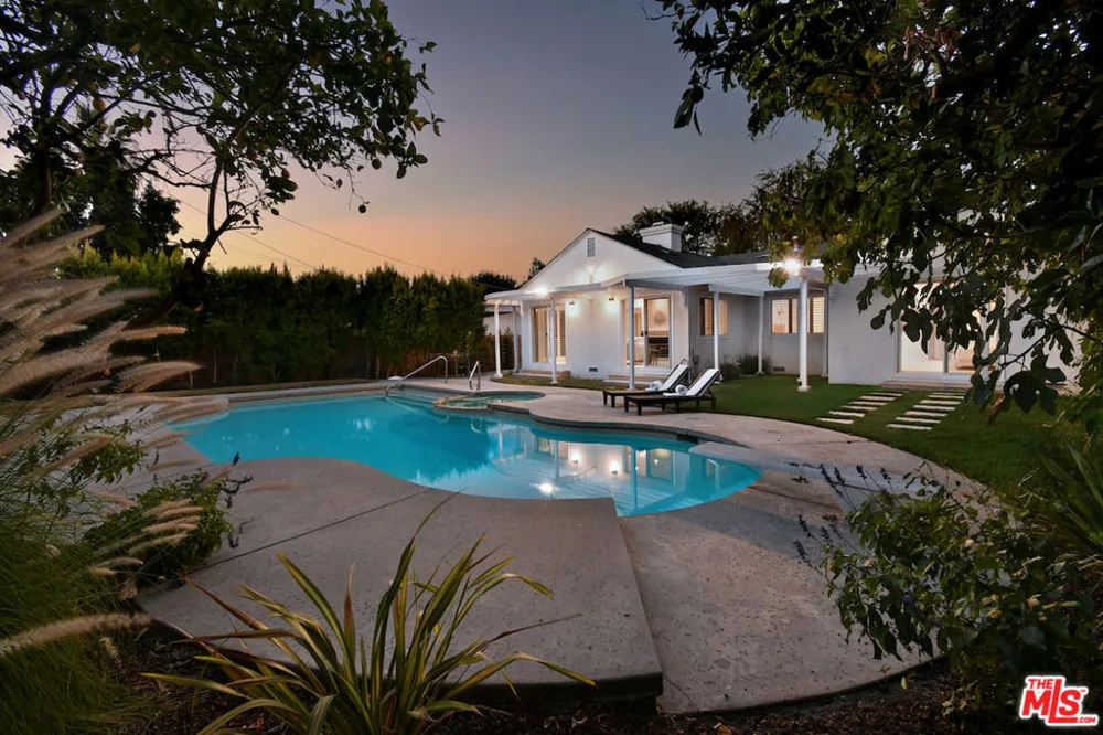 5071 Gaynor Avenue Encino, CA 91436