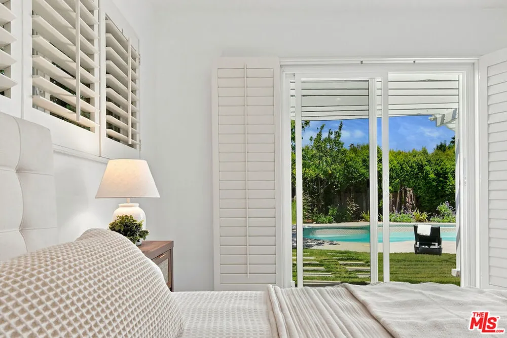 5071 Gaynor Avenue Encino, CA 91436
