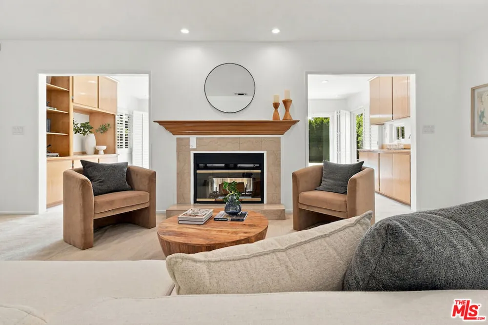 5071 Gaynor Avenue Encino, CA 91436