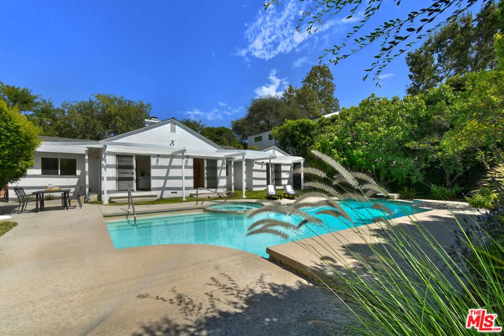 5071 Gaynor Avenue Encino, CA 91436