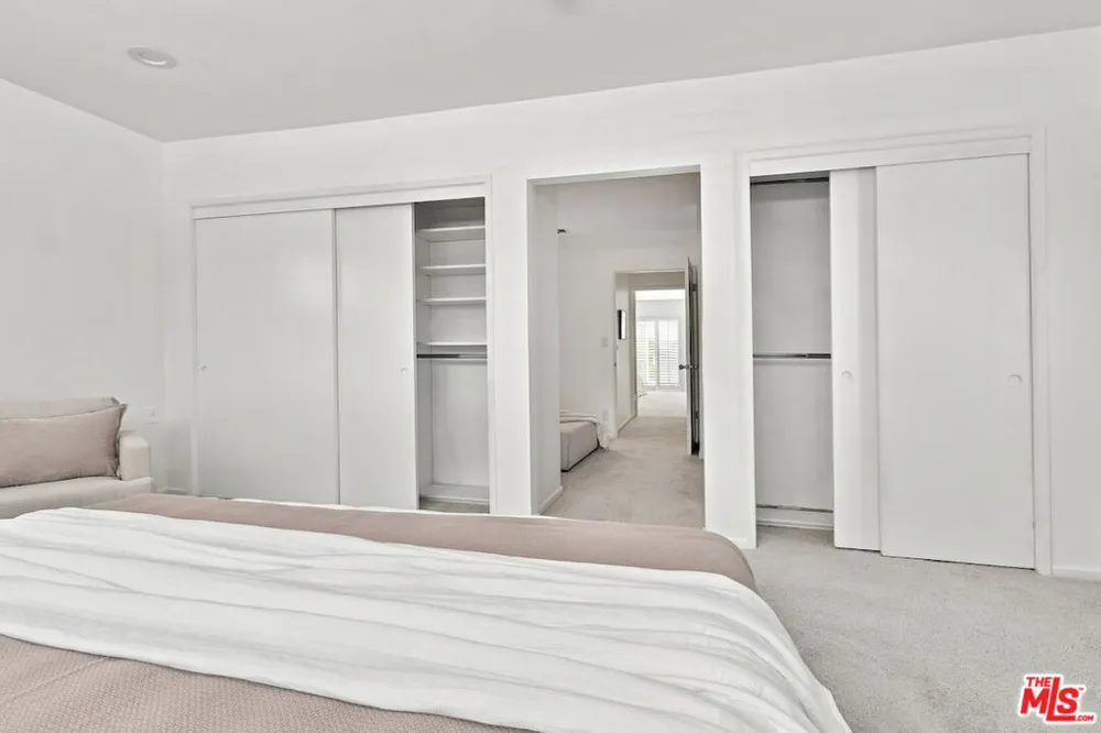 5071 Gaynor Avenue Encino, CA 91436