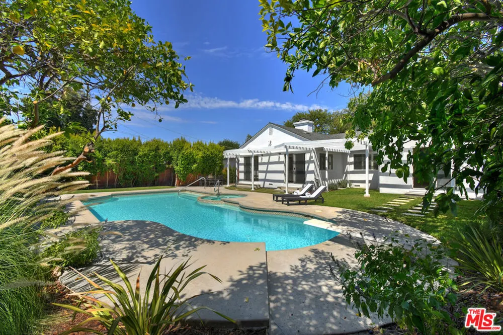 5071 Gaynor Avenue Encino, CA 91436