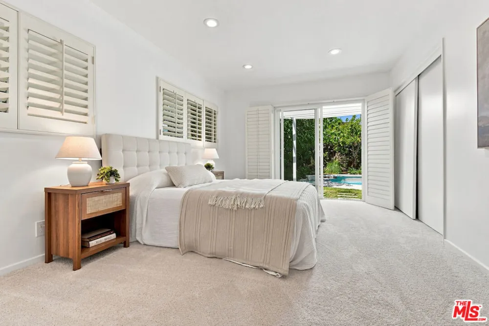 5071 Gaynor Avenue Encino, CA 91436