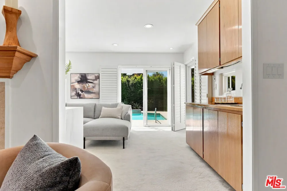 5071 Gaynor Avenue Encino, CA 91436