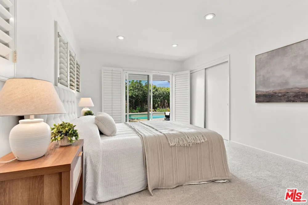 5071 Gaynor Avenue Encino, CA 91436