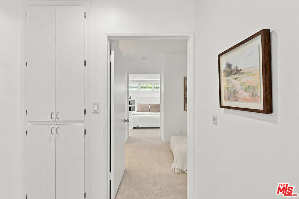 5071 Gaynor Avenue Encino, CA 91436