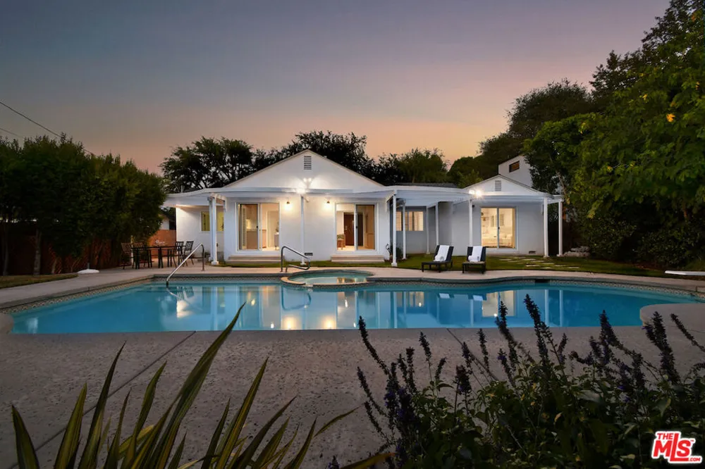 5071 Gaynor Avenue Encino, CA 91436