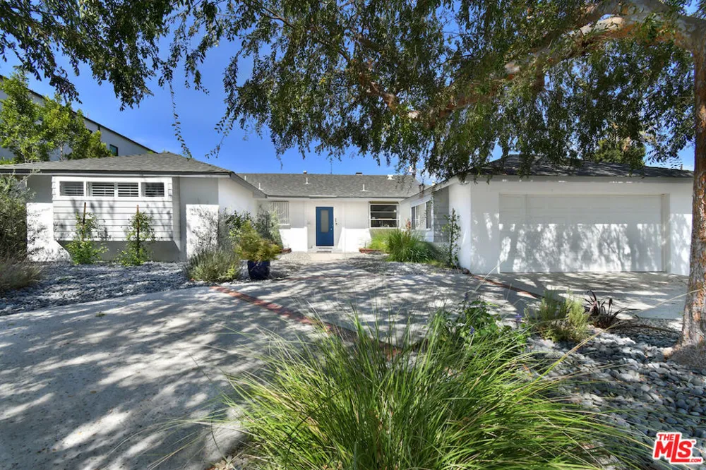 5071 Gaynor Avenue Encino, CA 91436