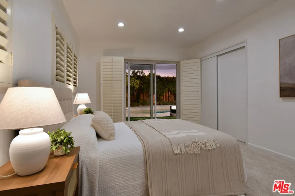 5071 Gaynor Avenue Encino, CA 91436