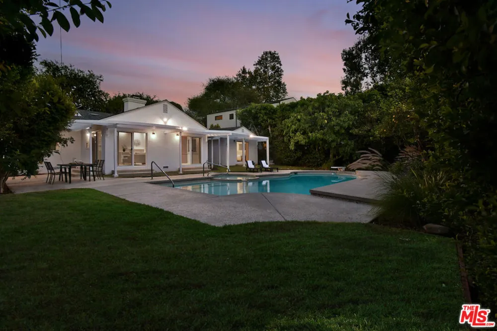 5071 Gaynor Avenue Encino, CA 91436