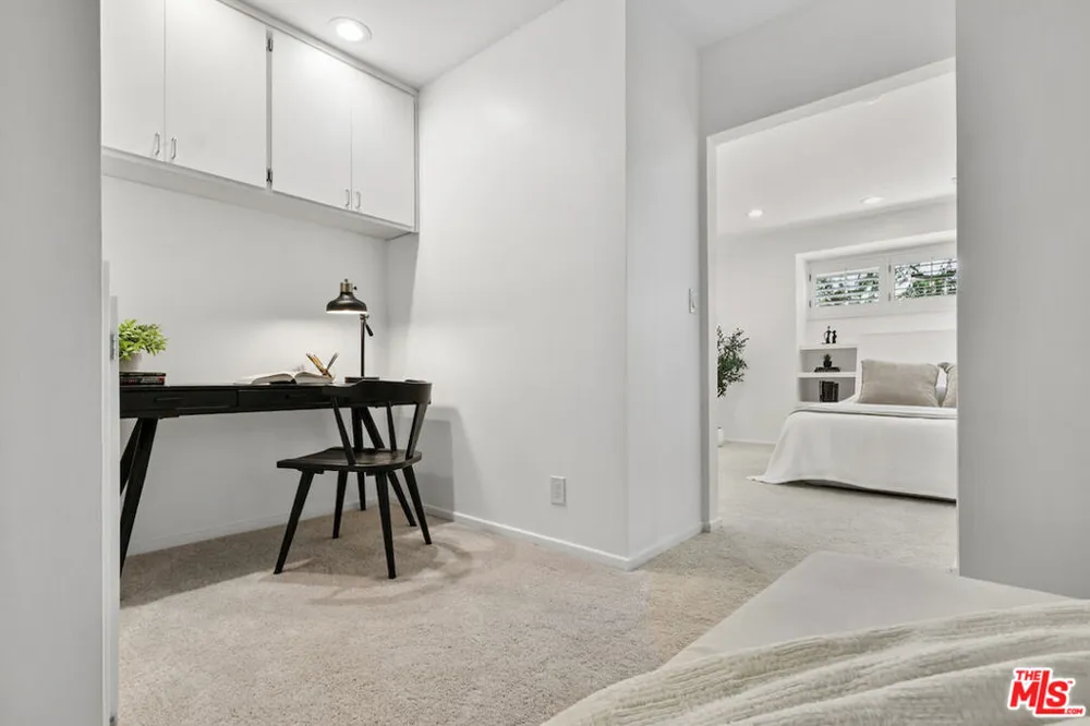 5071 Gaynor Avenue Encino, CA 91436