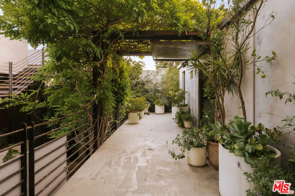 554 Westminster Avenue Los Angeles, CA 90291