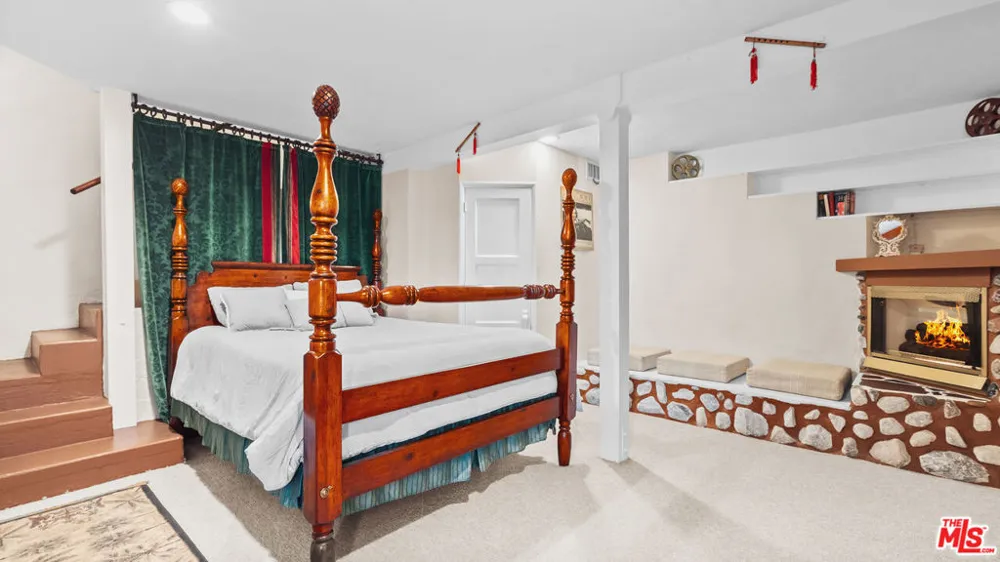2882 Belden Drive Los Angeles, CA 90068