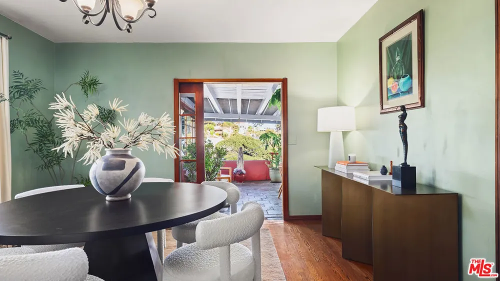 2882 Belden Drive Los Angeles, CA 90068