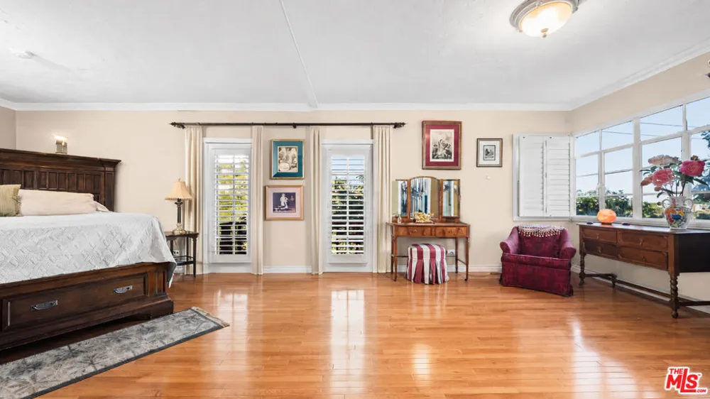 2882 Belden Drive Los Angeles, CA 90068