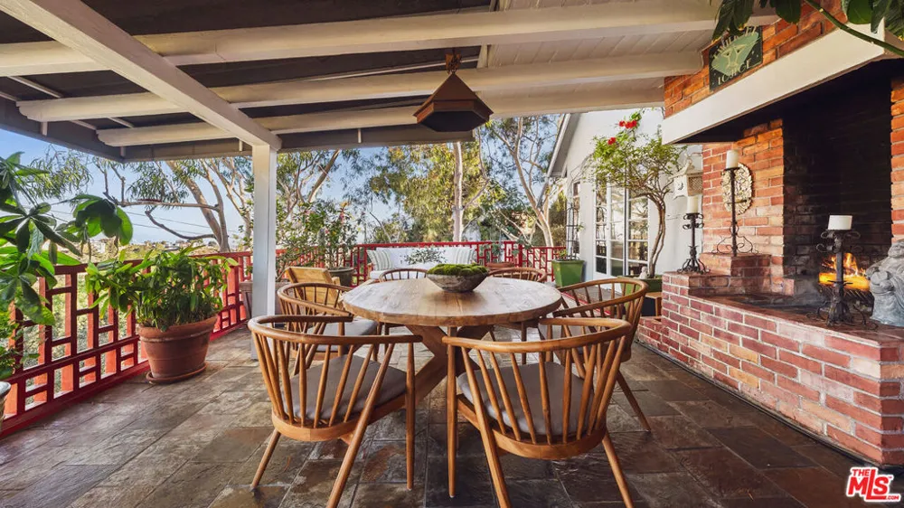 2882 Belden Drive Los Angeles, CA 90068