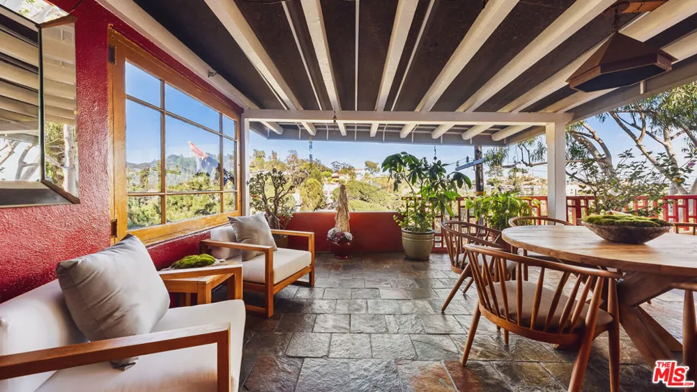 2882 Belden Drive Los Angeles, CA 90068
