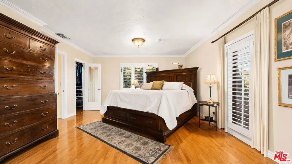 2882 Belden Drive Los Angeles, CA 90068