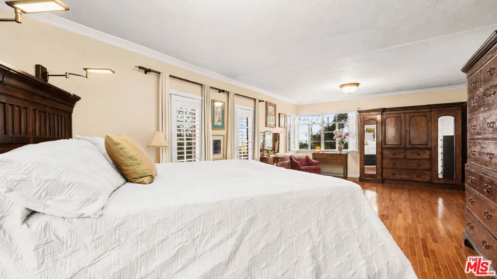 2882 Belden Drive Los Angeles, CA 90068