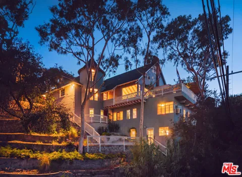 2882 Belden Drive