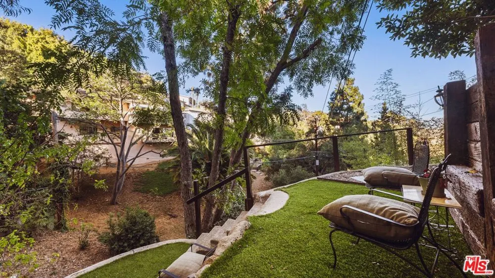 2882 Belden Drive Los Angeles, CA 90068