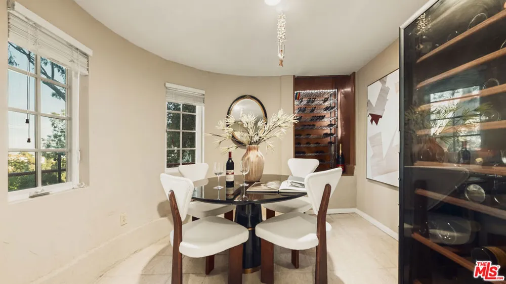 2882 Belden Drive Los Angeles, CA 90068