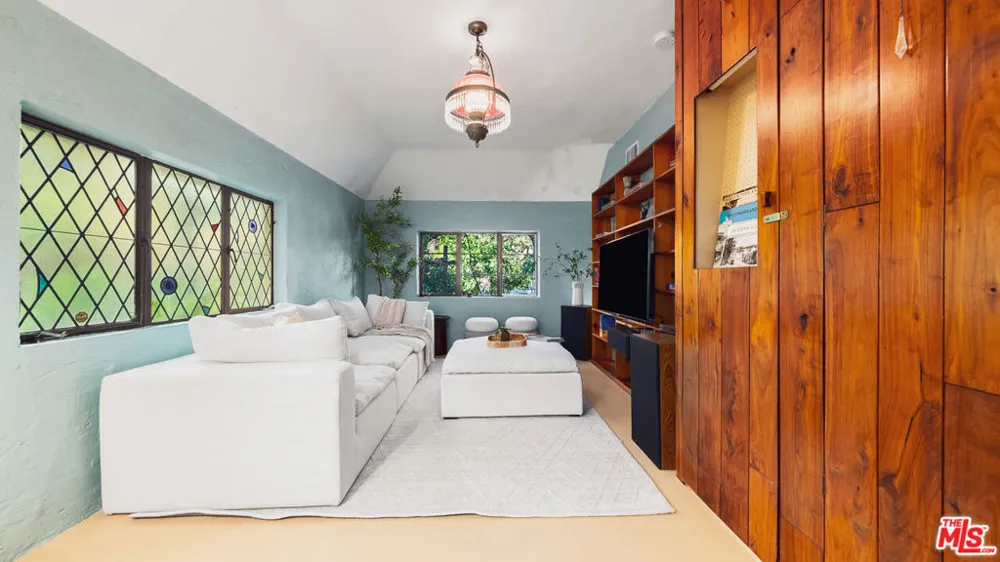 2882 Belden Drive Los Angeles, CA 90068