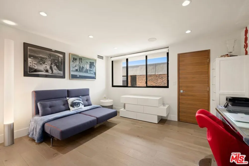 9305 Burton Way #A Beverly Hills, CA 90210
