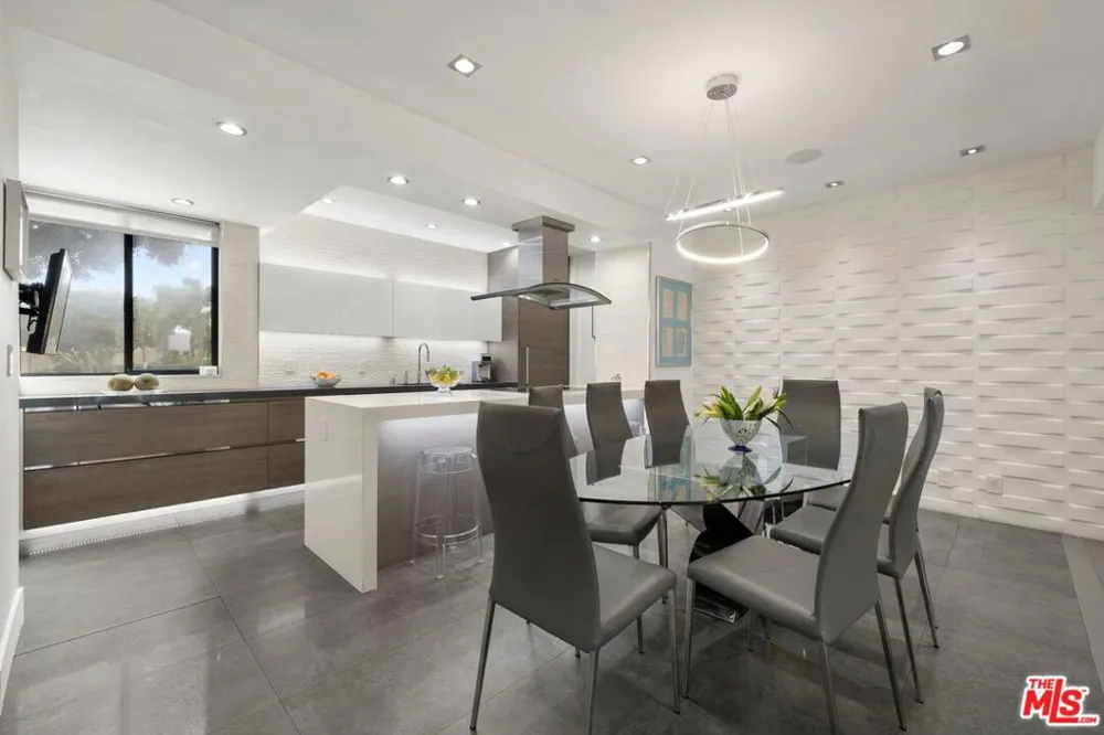 9305 Burton Way #A Beverly Hills, CA 90210
