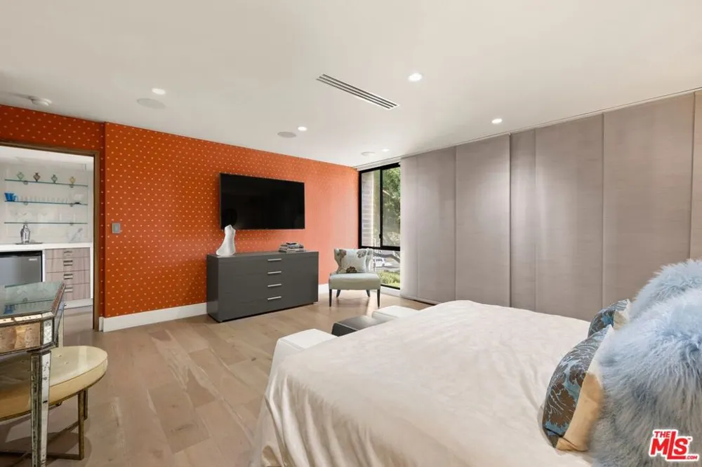 9305 Burton Way #A Beverly Hills, CA 90210