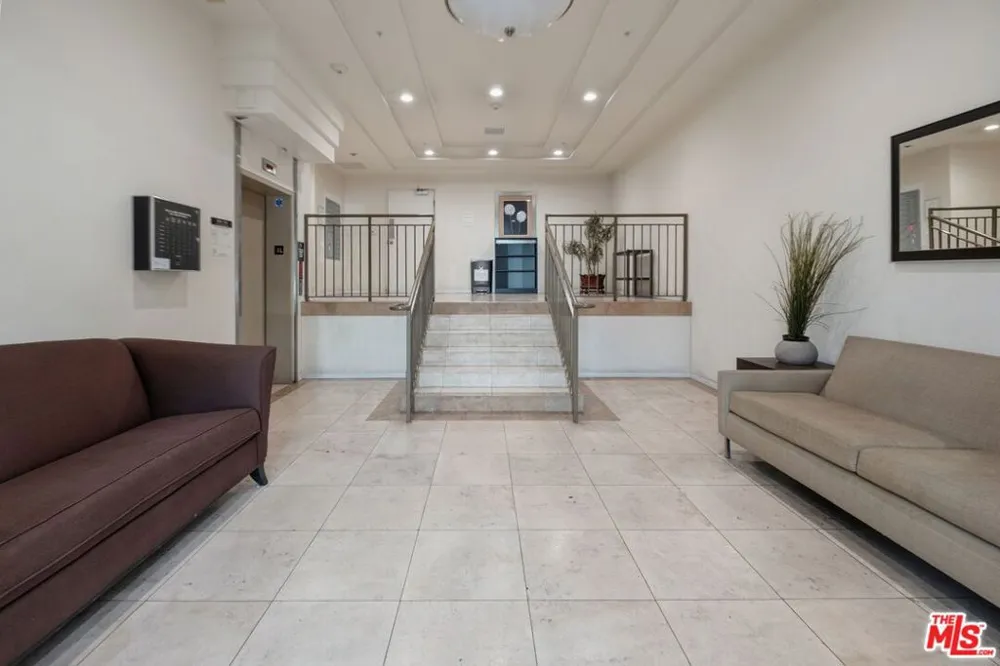 906 S Serrano Avenue #401 Los Angeles, CA 90006