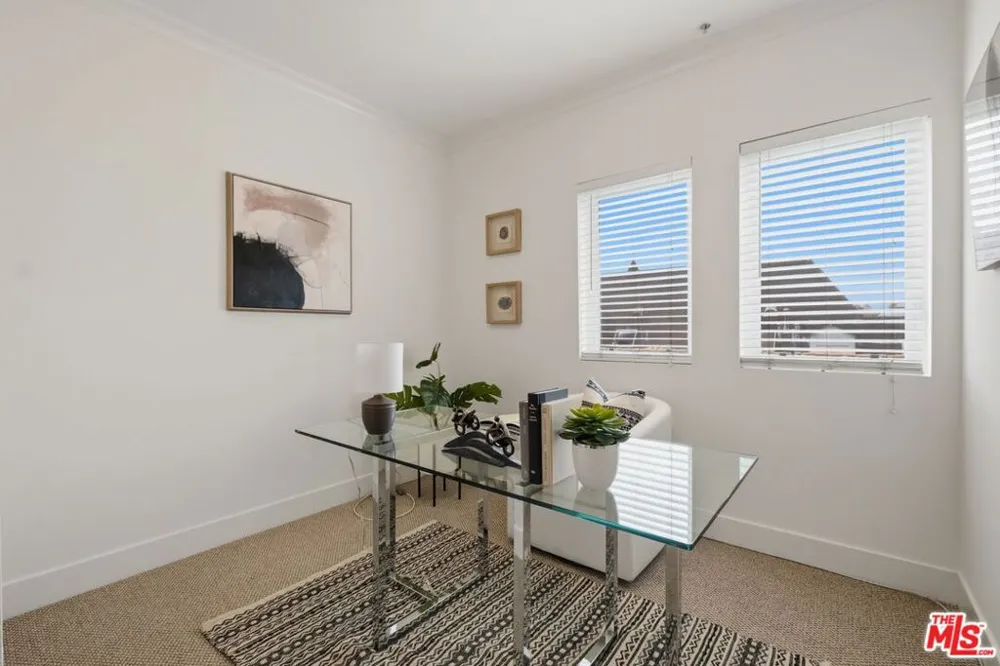 906 S Serrano Avenue #401 Los Angeles, CA 90006