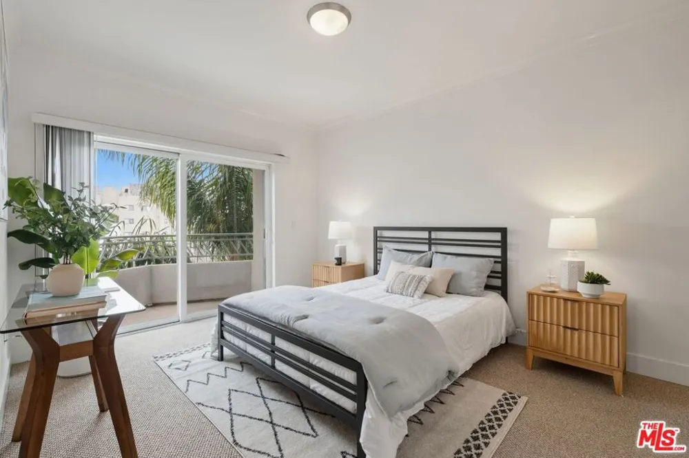 906 S Serrano Avenue #401 Los Angeles, CA 90006
