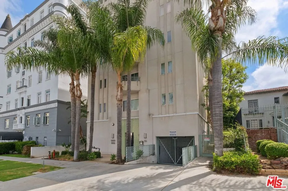 906 S Serrano Avenue #401 Los Angeles, CA 90006