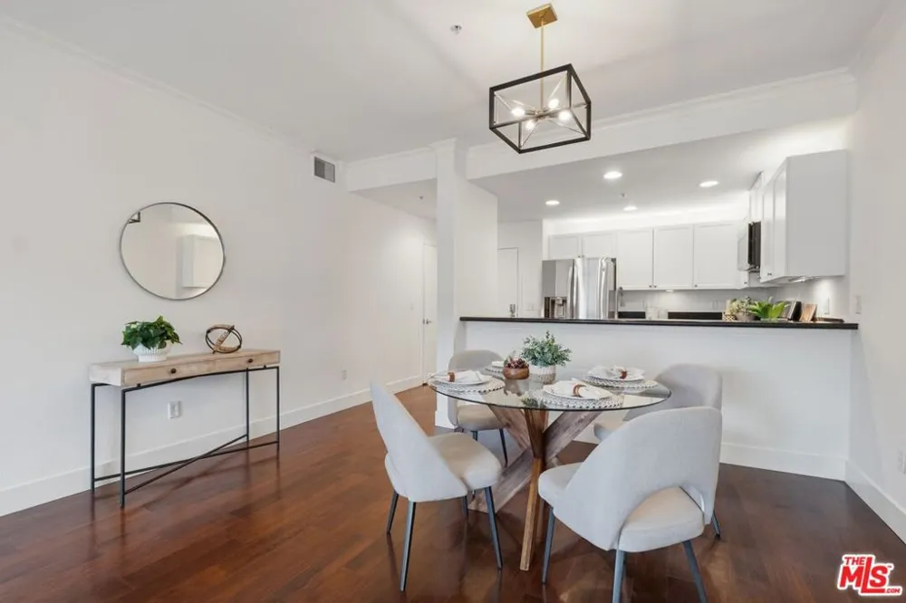 906 S Serrano Avenue #401 Los Angeles, CA 90006