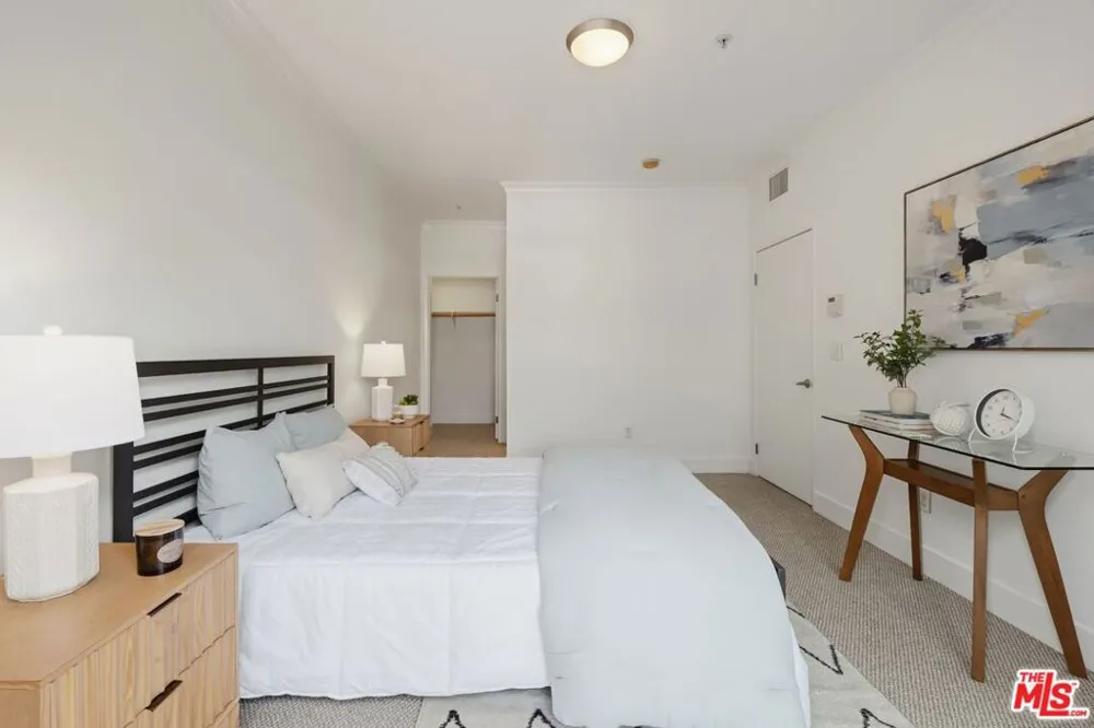 906 S Serrano Avenue #401 Los Angeles, CA 90006