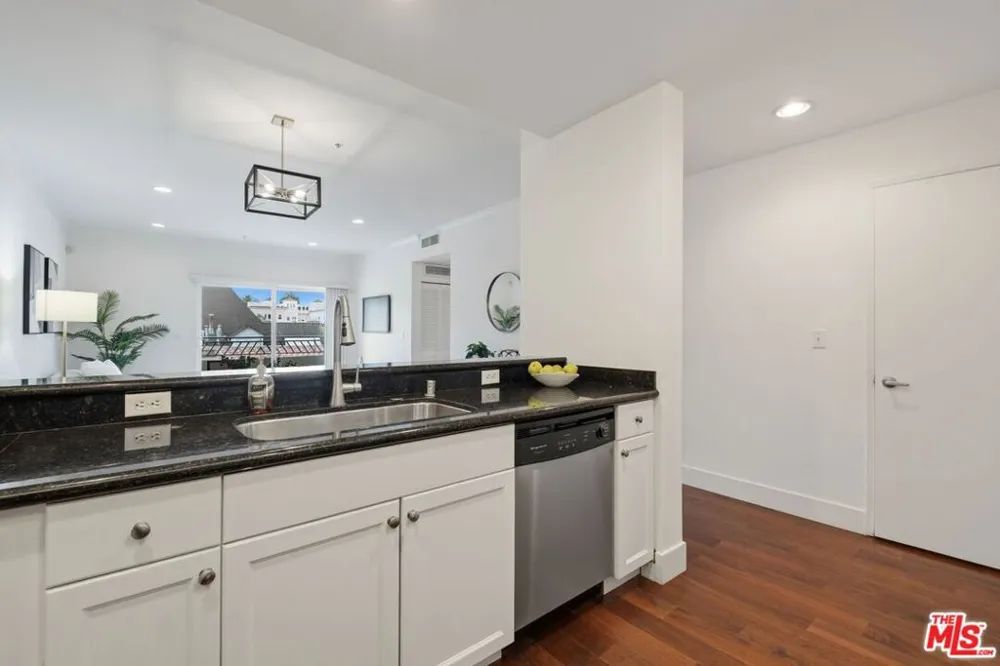906 S Serrano Avenue #401 Los Angeles, CA 90006